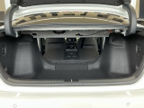 トランクスルーが装備されており、使い勝手の良いラゲッジスペースになっております。