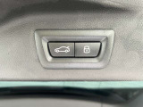 カー・ライフのさまざまなリスクのある状況を自動的に記録。運転中はもちろん駐車時まで、愛車とその周囲を監視・記録する基本機能に加え、Proにはその場で画像を確認できる液晶ディスプレイを搭載。