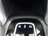 VSC(Vehicle Stability Control)付です。 横滑りを防止する装置です。 万が一の時に作動する、安全のための装置です。