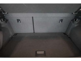 リアハッチドアが大きく開きますので、荷物の積み下ろしもしやすいです。トランクは広く、シートアレンジをすることで大きな荷物も乗ります。