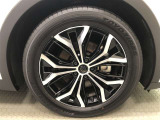 19インチ純正アルミホイール(225/55R19)装着です。