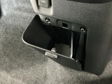 【インパネロアボックス】インパネの中央下部にはボックスが装備されております。CDの収納やゴミ箱として使用すれば車内空間がきれいに保たれます♪