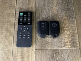 キーを取り出さずにドアを施錠&解錠。クルマの始動も可能です。