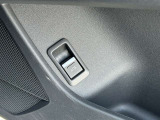 オートマチックテールゲートが装備。運転席、リモコンキーからもトランクの開閉が可能です。