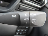 AUTOの位置にセットしておくと、暗くなったら自動でライトの点灯をサポートしてくれます!高速道路でのトンネル通過時など便利です!