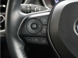 ハンドルにオーディオ操作用スイッチを備え、手を放さずに操作可能。安全性と利便性を両立しています。