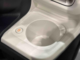 (前席/掘り込み式)ホットカップホルダー☆保温付で温活が車内でも実現♪600mlのペットボトルまで対応しておりスイッチ1つで温かい飲み物は保温を、冷たい飲み物は常温にしてくれます