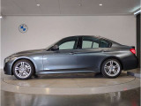 【拘りのFR】BMWが多く採用するFR車。ダイレクトでスポーティな加速感・シャープなハンドリングを実現。縦置きエンジンレイアウトにより、フラットで上質な乗り味です。