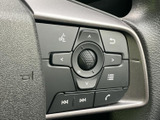 駐車や後退時の安全をサポートするバックモニターを搭載。周囲の状況を把握しやすく、安心して運転できます。