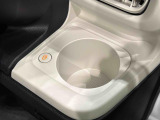 (前席/掘り込み式)ホットカップホルダー☆保温付で温活が車内でも実現♪600mlのペットボトルまで対応しておりスイッチ1つで温かい飲み物は保温を、冷たい飲み物は常温にしてくれます