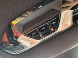 SOSコール装備です。緊急時は遠慮なく押してください。BMWメーカーエマージェンシーに直結致します。