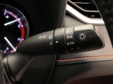 ライトスイッチです。「AUTO」にすると外の明るさに応じてスモールライト・ヘッドライトが自動でON・OFFします。夕暮れ時や屋内駐車場、トンネルなどに便利です。フォグランプもON・OFFできます。
