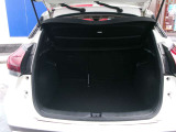 開口部が広く、荷物もスムーズに積み下ろしが可能です。シートを倒せばより広いスペースの荷室を確保できます。