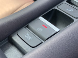 電動パーキングブレーキ・オートブレーキホールドです。ボタンを引っ張るだけでサイドブレーキがかかります。オートブレーキホールドは信号待ちや渋滞でもブレーキを踏み続ける必要なし!楽に運転できます!