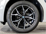 【BMWアロイホイル】軽量かつ強度に拘ったアロイホイル。走行性能ポテンシャルを引き出す設計。車の足元を引き締めてくれる大きなポイントはアロイホイルです。