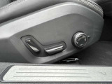 8wayパワーシートとシートエアコン、さらにマッサージ機能付き。長距離ドライブもボルボのパワーシートが快適にサポート。
