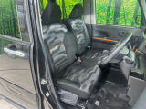運転席シート廻りは使用感も少なく、良好な状態となっています。丁寧に使われていたことがよくわかりますね。