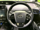 【純正革巻きステアリング】上質な革を使用することで、手にしっかり馴染みとても運転しやすいハンドルです♪