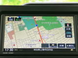 鮮明な地図表示で、スムーズなナビゲーションを実現。詳細な情報が分かりやすく表示され、安全運転をサポートします。