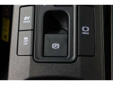 電動パーキングブレーキを搭載。スイッチ操作でパーキングブレーキを作動・解除することが可能ですので、操作の力が不要ですよ♪
