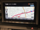 ダッシュボードに自然に溶け込むようにデザインされた純正メモリーナビゲーション。