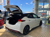 ◆車線逸脱防止支援システム◆走行車線の右側もしくは、左側のレーンマーカーに近づくとメーター内の警告灯が点滅と同時にブレーキを短時間制御し、車両を車線内に戻す方向に制御してくれます!