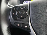 ステアリングスイッチ付き。前方から目を離すことなく操作することが可能です。