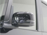 ◆ドアミラーウインカー◆ドアミラーにウインカーを装備しています。対向車に自身の進行方向を合図し安全に運転できます。