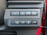 運転席右側に配置された操作スイッチ。