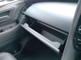 車検証などの保管に便利な小物入れがついています