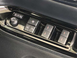 格納式リモコンドアミラーと、パワーウィンドウマスタースイッチです。車内の換気も運転席から簡単に行えます。