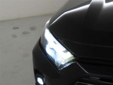 精悍な目つきのLEDヘッドランプを装備しております。