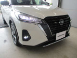 ■LEDヘッドランプ。LEDフォグランプ。シグネチャーLEDポジションランプ。夜間も明るく照らしてくれます♪