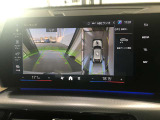 ドライバー中心に設計されたBMWのコクピットはナビゲーションシステムもドライバーーが見やすい角度に調整されております。