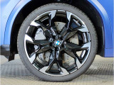アウトバーンでの走行を見据えたBMWのブレーキシステムはもしもの時にもいち早くマシンを停止してくれます。