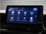 【ディスプレイオーディオ】普段スマホで聴いている音楽も車内スピーカーで聴けます。スマホをつなぐには別途、ケーブル等が必要です。
