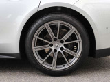 F:275/40ZR20、R:315/ZR20