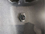【コックピットシート】BMW車の主役席。車体中央にくる様に配置し車両重心とが一致する事でドライバーと車との一体感あるドライビングを実現。人間工学に基づき形成した形状が長時間のドライブ疲労も軽減します!