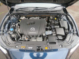 高効率直噴ガソリンエンジン「SKYACTIV-G 2.0」搭載車は、4-2-1排気システムを採用し、クルマとの一体感が味わえるリニアで気持ちのよいパワーフィールを得ることができます。