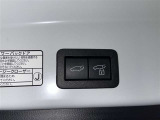 【パワーバックドア】ボタン一つでテールゲートが自動で開閉します。