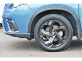 純正18インチアルミホイール、タイヤサイズ 225/55R18