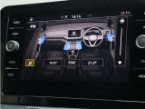 2ゾーンフルオートエアコンディショナー(運転席/助手席独立調整)