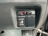 運転席からもスライドドアの操作が可能です!!