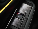 ◆2列目シートヒーター◆後部座席2列目にもシートヒーターを装備。上質なシートと温かさが心地よいドライブ体験を提供します。