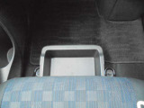 助手席下にも収納BOX有ります。