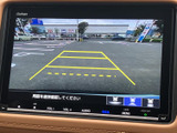 駐車時の後方確認をサポートする映像を表示します。安全確認をサポートし、安心して運転できます。