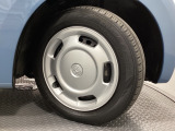 純正スチールホイールには専用ホイールトリム(カバー)を装着しております。足元を引き立てます。