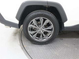 225/60R18サイズのタイヤになります。