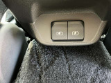 ◆後席USB電源ソケット◆カバー付き。