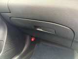 奥行きのあるグローブボックスなので車検証や小物、常備品を収納してみてください!すっきり収納できて便利です!